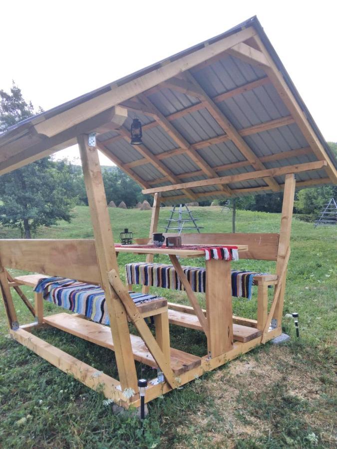 La Container Hotel Curtea De Arges Bagian luar foto